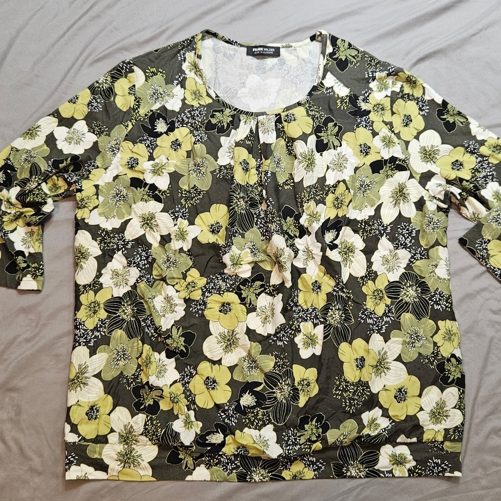 Relaxed Floral Blouse in Green and White